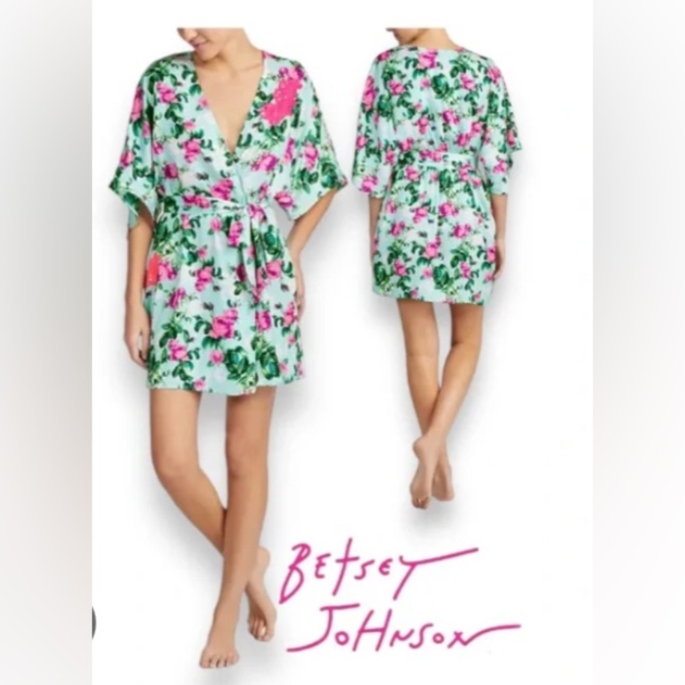 BETSEY JOHNSON
Floral-Print Lace-Detail Short Robe, Large